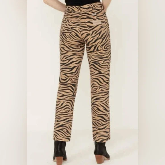 Wrangler Women's High Rise Wild West Purr Print Straight Jeans  size 30x28 - Picture 3 of 12